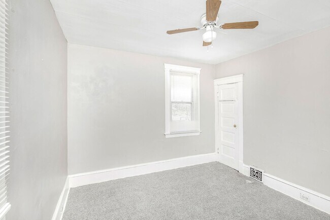 Building Photo - 1316-1318 E 85th St