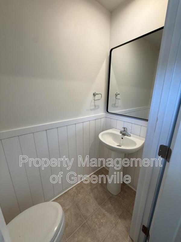 Building Photo - 103 Fernside Ct