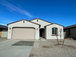 Building Photo - 35912 W Santa Monica Ave