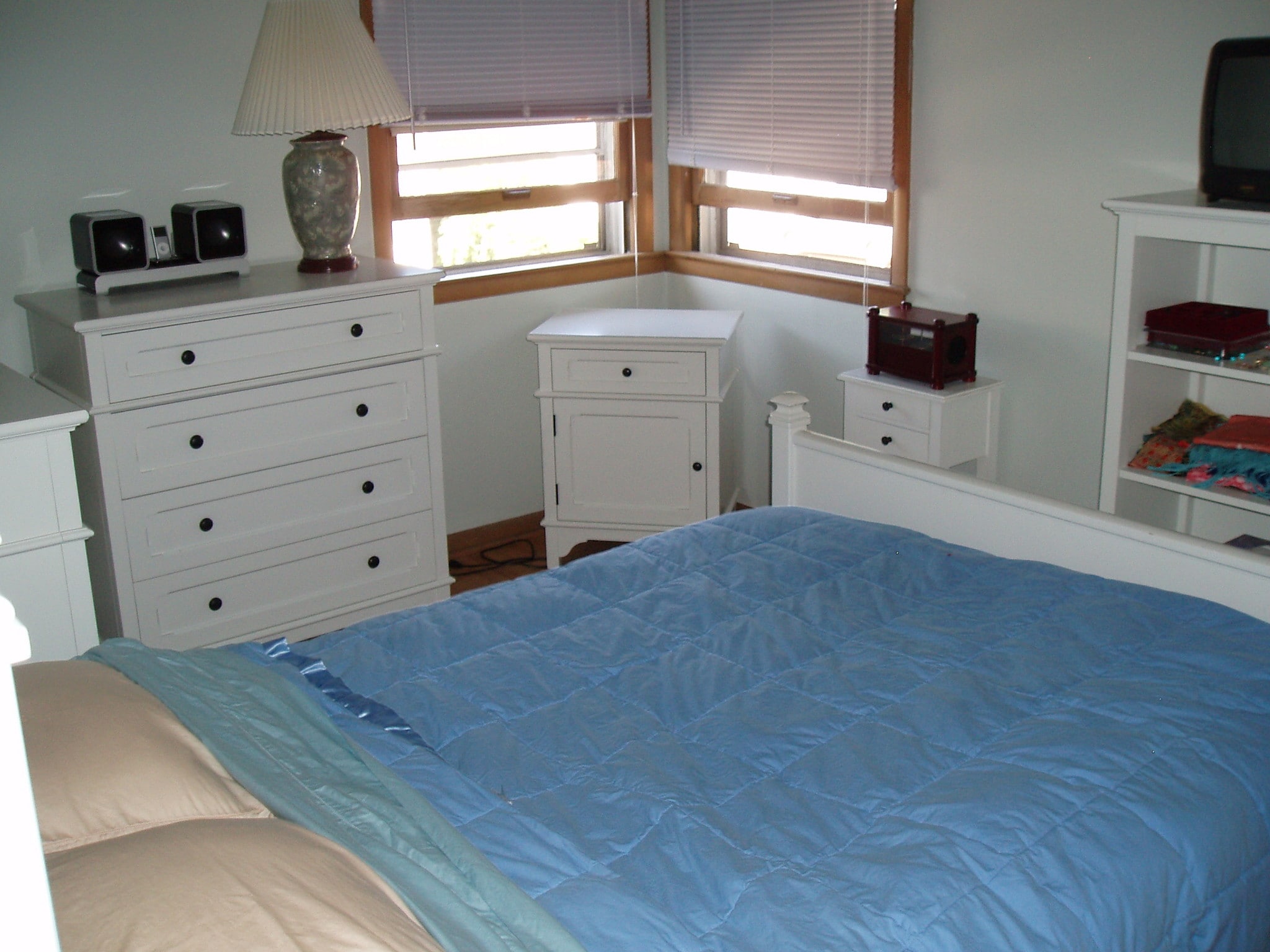 bedroom - 406 E Henry Clay St