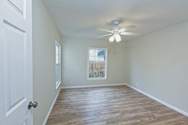 Building Photo - 1613 M Pl