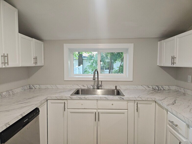 Kitchen - 207 S East St