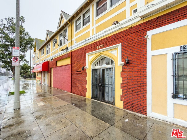 Building Photo - 4367 S Van Ness Ave