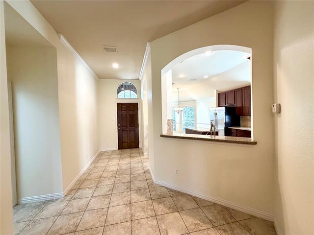Building Photo - 9404 Caliente Dr