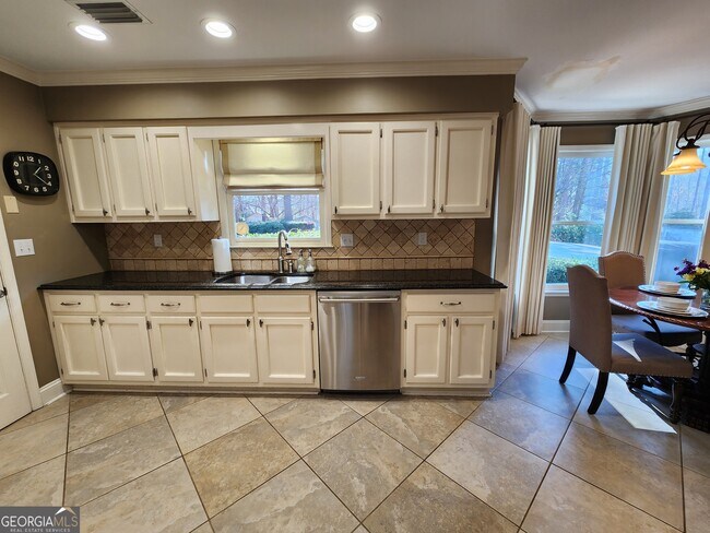 Building Photo - 180 Sycamore Bend