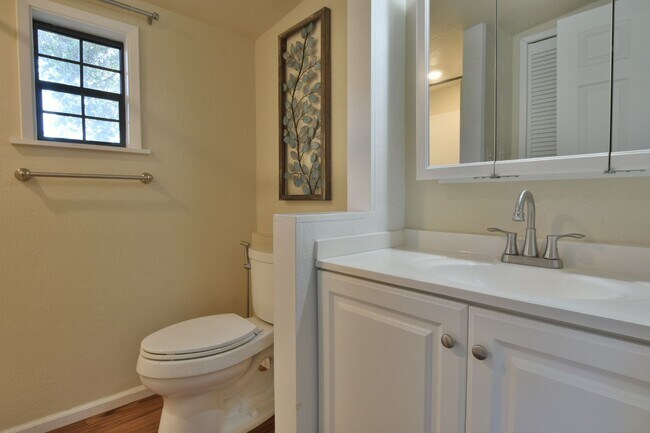 Building Photo - 5318 Fairway Dr