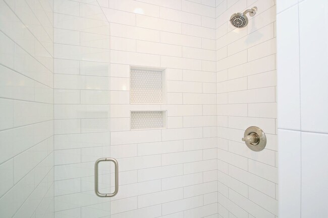 Building Photo - Beautiful Old Trail Townhome