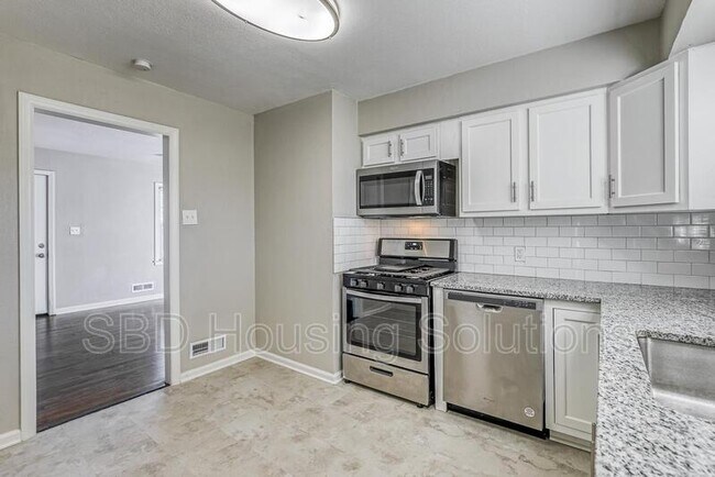 Building Photo - 4811 Martha Truman Rd