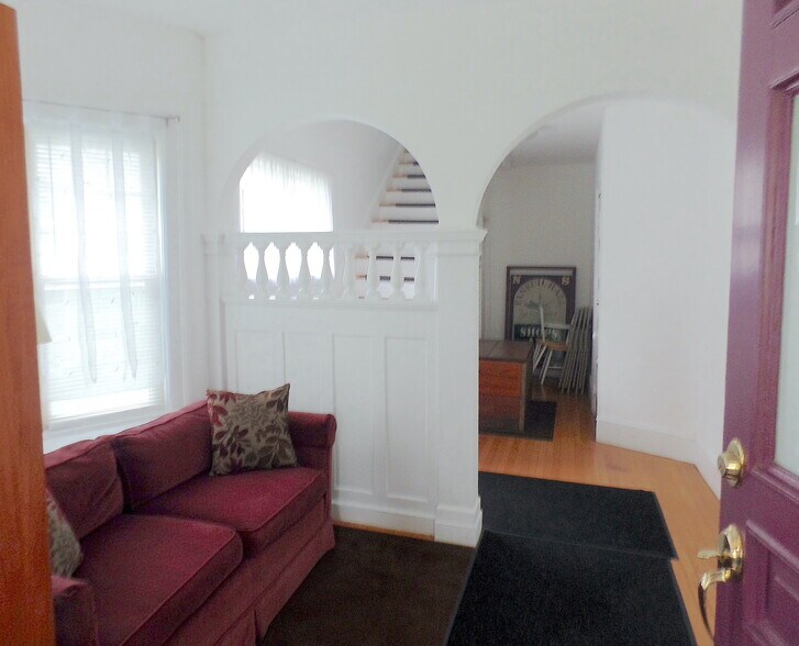 Building Photo - 34 Capen St