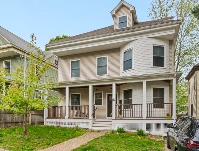 Building Photo - 25 Chilcott Pl
