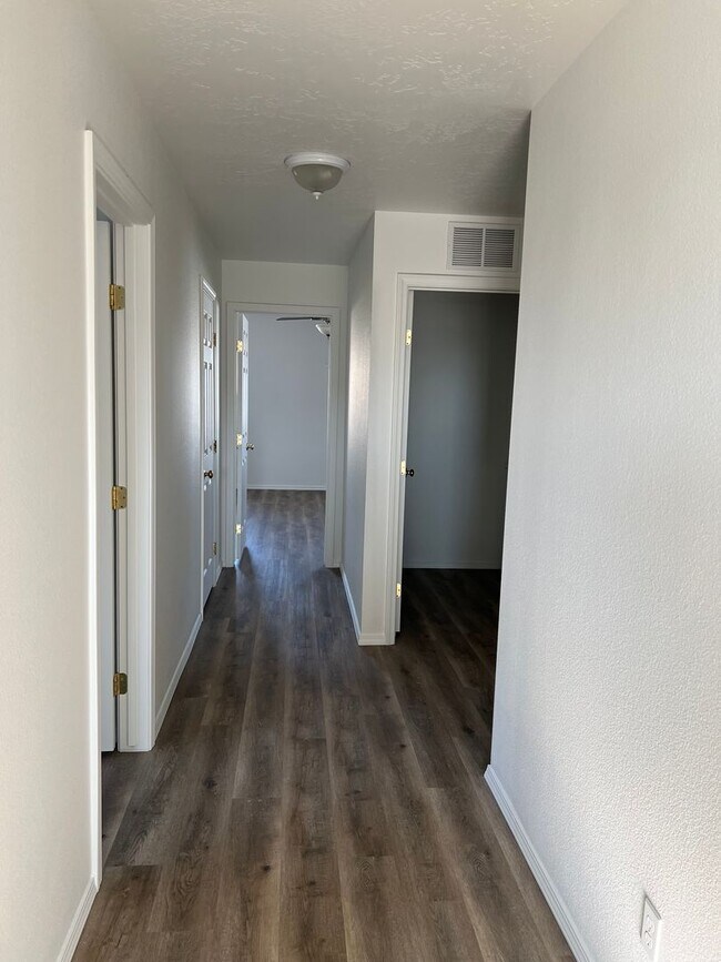 Building Photo - Coming soon! 4 bed 2.5 bath home in Meridian