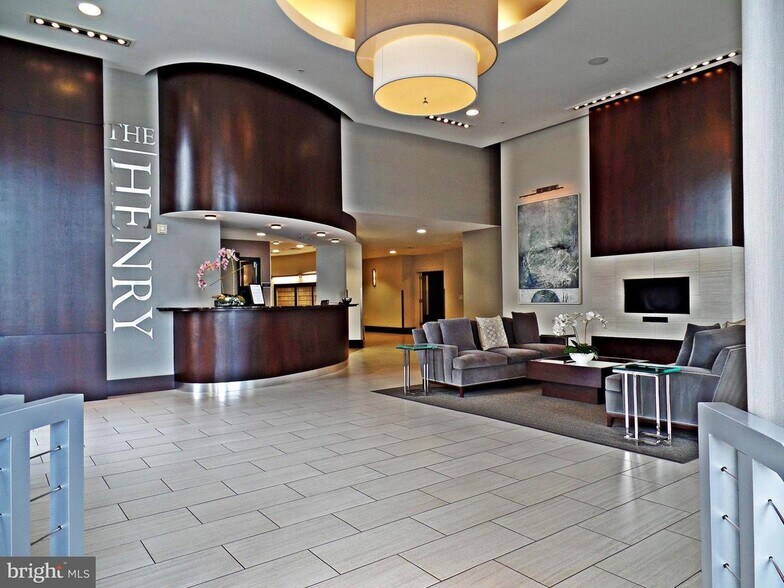 Building Photo - 525 N Fayette St