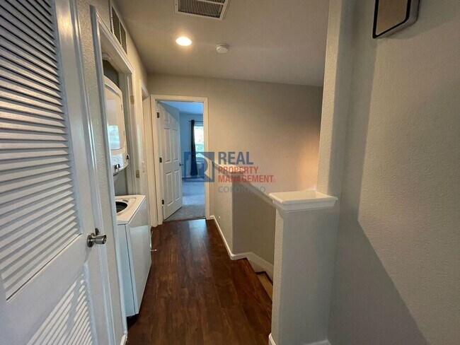 Building Photo - 2161 Falkirk Dr