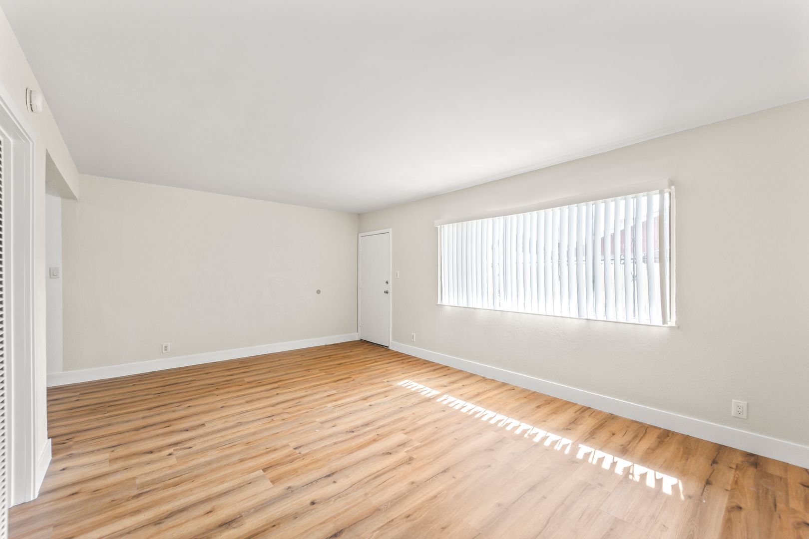 Building Photo - 1254 W 110th St