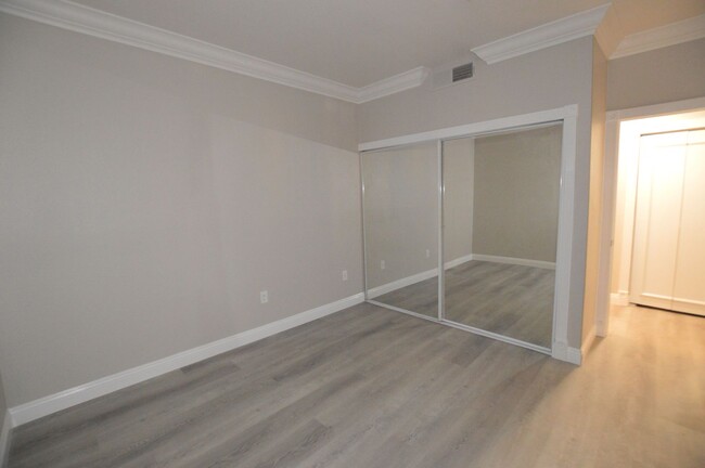 Building Photo - Meridian Unfurnished 2 Bd / 2 Ba Luxury Co...