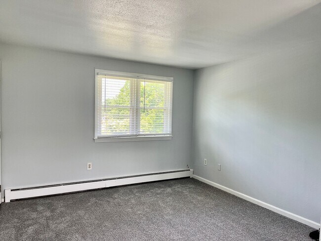 Building Photo - 608 Norwich Ave