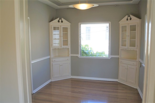 Separate Dining Room or Office - 839 N Alfred St