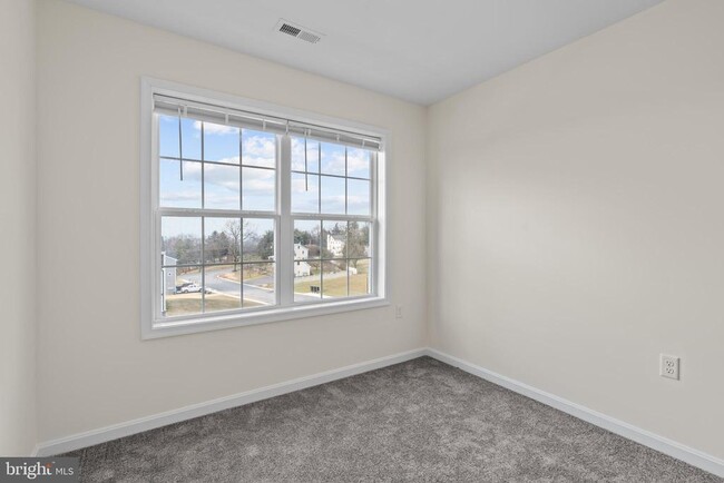 Building Photo - 76 Brookside Ave