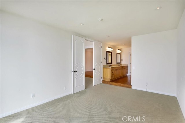 Building Photo - 575 Esplanade