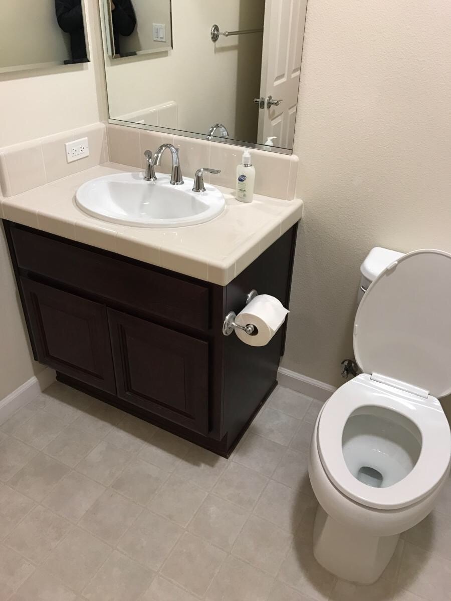 Main floor half bath - 3420 Finnian Way