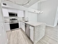 Building Photo - 677 SW 111th Ave