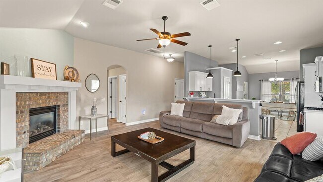 Building Photo - 16316 Drywater Dr