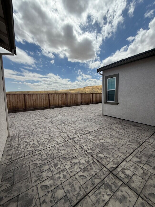 Building Photo - 8190 Lamplight Dr