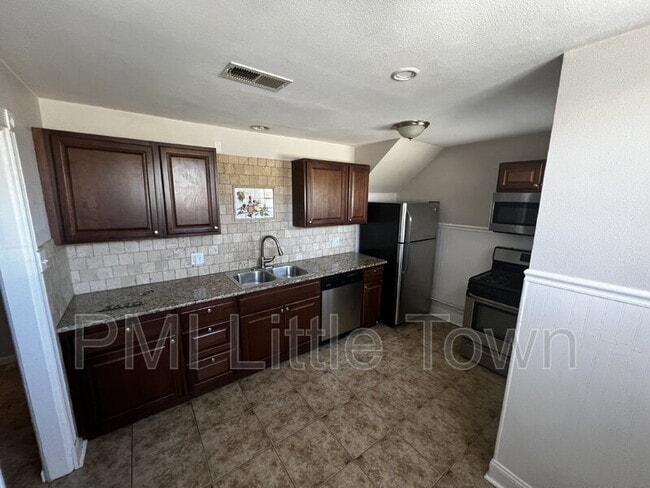 Building Photo - 3620 Hudson St