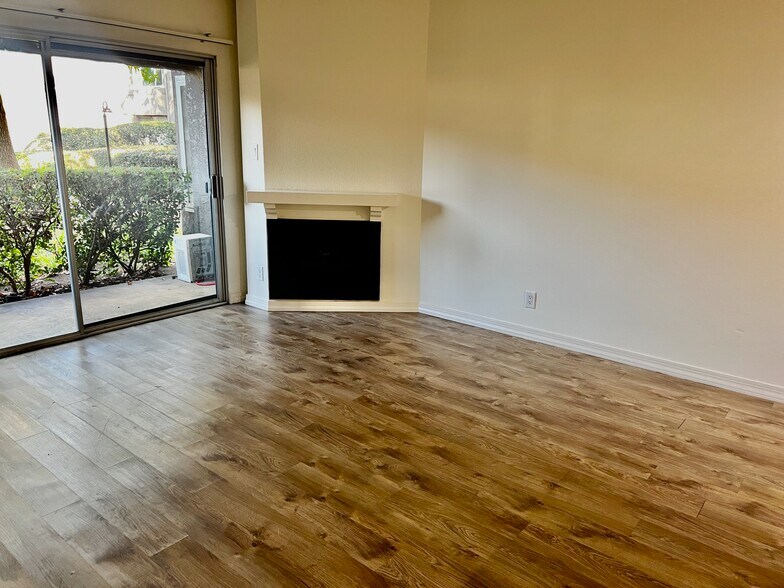 Building Photo - 10225 Caminito Cuervo