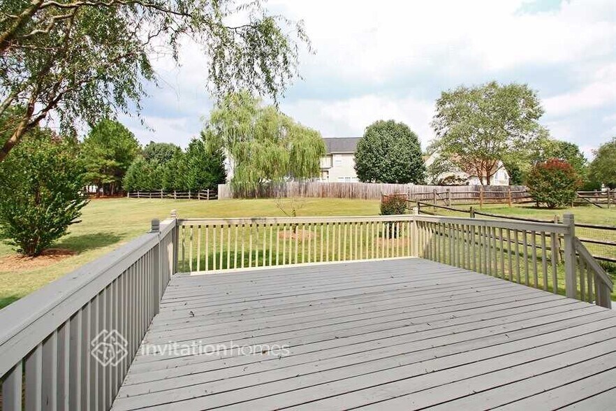 Building Photo - 5125 Bentgrass Run Dr