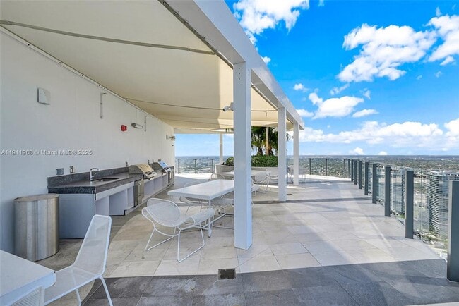 Building Photo - 501 NE 31st St