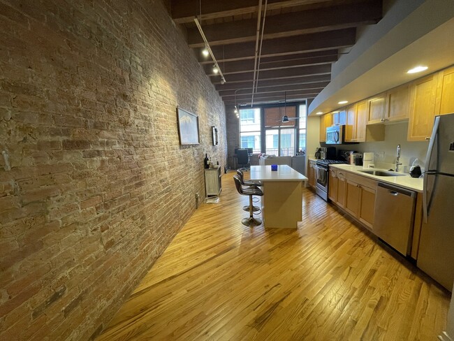 Building Photo - 616 W Fulton St