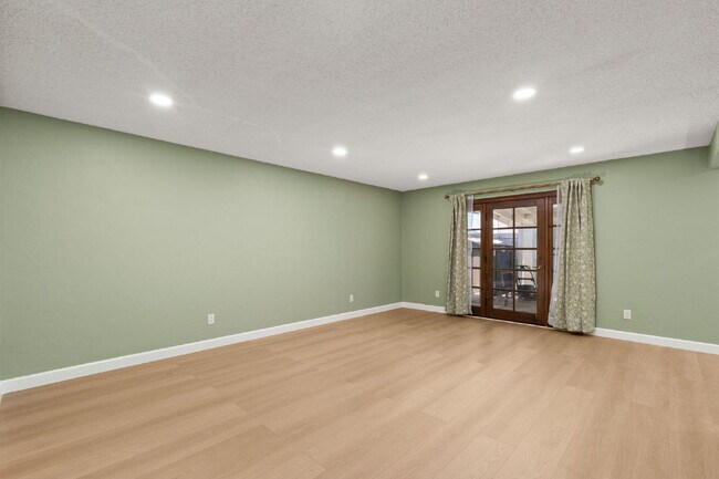 Building Photo - Spacious 3BR Retreat in the Heart of Cherokee Point
