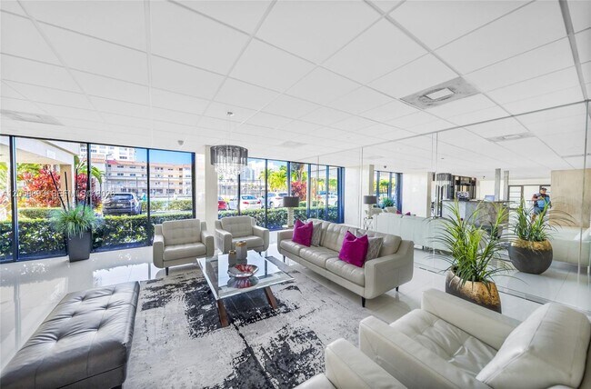 Building Photo - 2049 S Ocean Dr