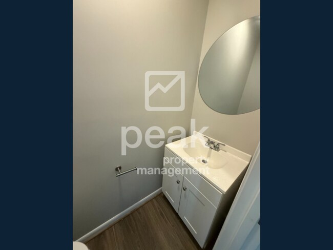 Building Photo - $1,275! 3Bed/ 1.5 Bath House! Located just...