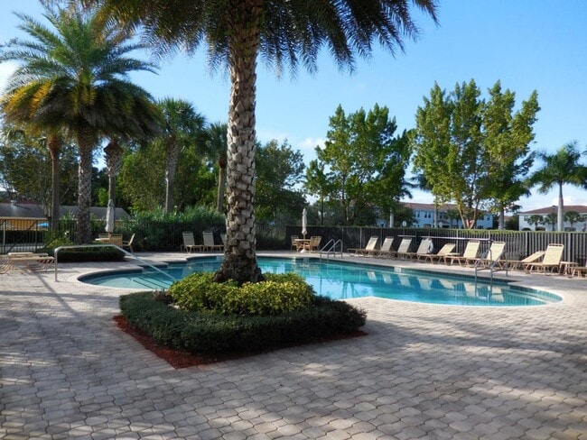 Building Photo - 3Bed/ 2.5Bath Townhome W/Garage - Gramercy...