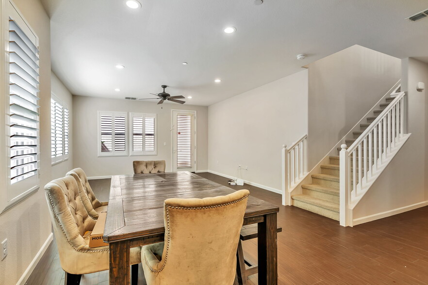Building Photo - 3343 Vittoria Loop