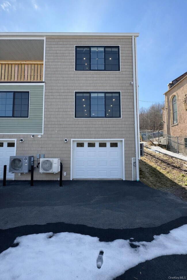 Building Photo - 1140 NY-52