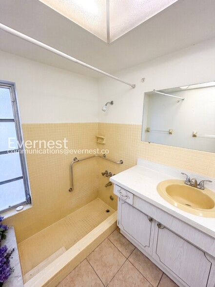 Building Photo - 4133 Grayton Dr