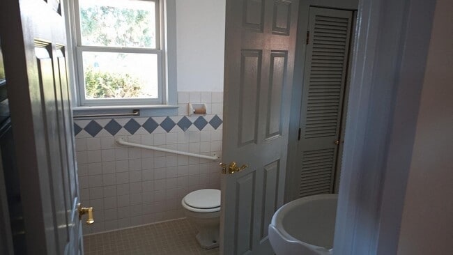 Building Photo - 6+ Bdrm Home Built 1895.  Close In.  With Pastures.