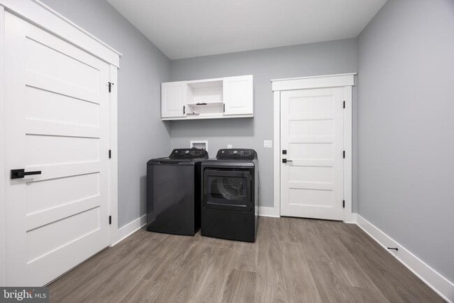 Building Photo - 5692 King Stuart Dr