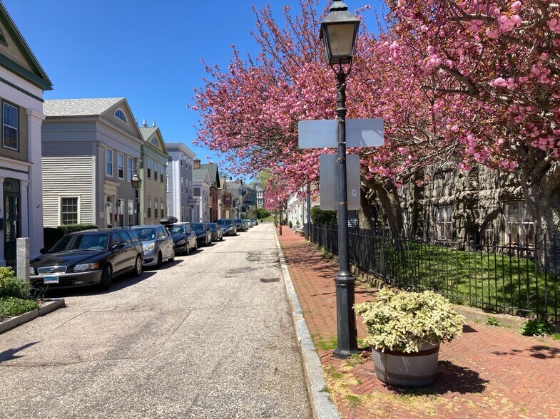 Building Photo - 11 Starr St