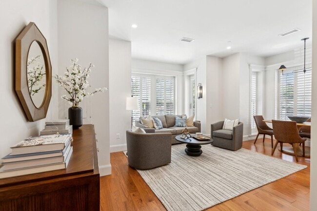 Building Photo - 1641 R St NW