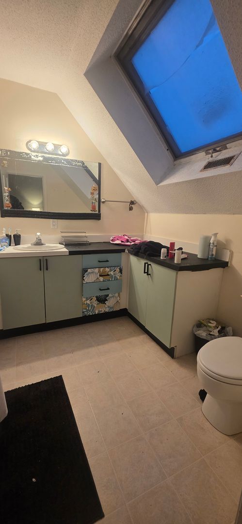 Building Photo - NO FEE! XL House w 2 Parking Inc, Laundry I/U -- New Hardwood Flooring, Pet Friendly, 2 Parking S...