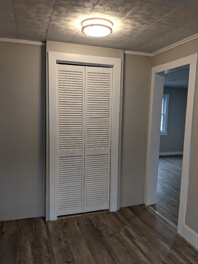 Building Photo - Adorable, Affordable, Available!! Complete...