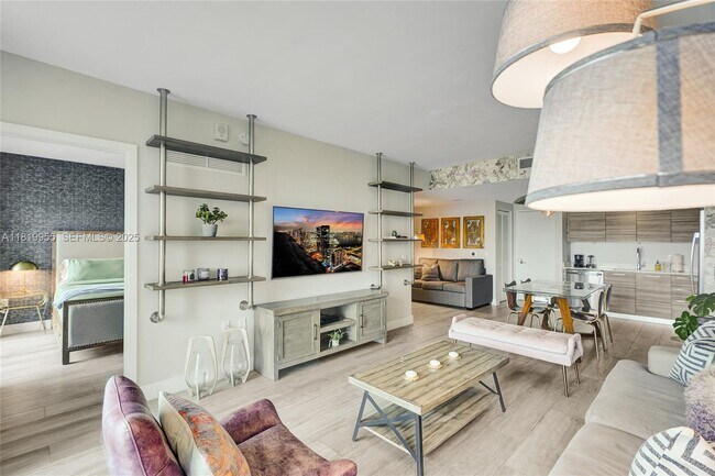 Building Photo - 121 NE 34th St