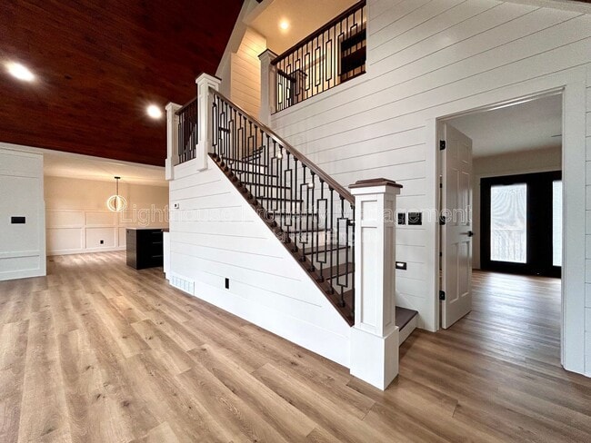 Building Photo - 1505 N Green Creek Rd