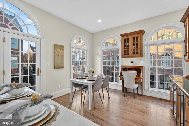 Building Photo - 700 Kahn Pl