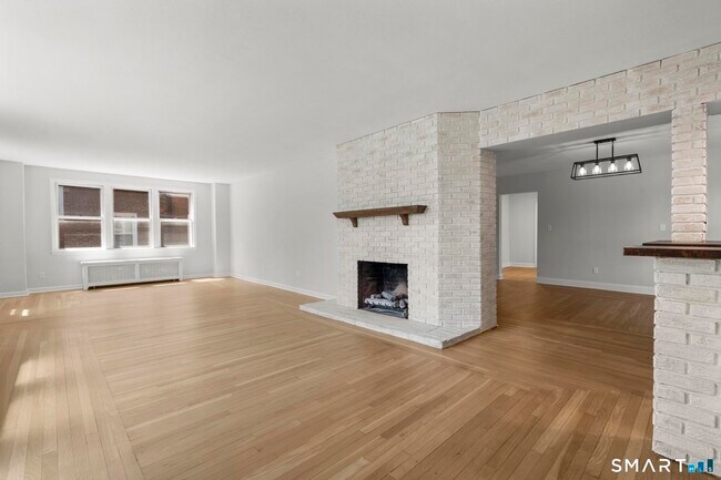 Building Photo - 1070 Whitney Ave