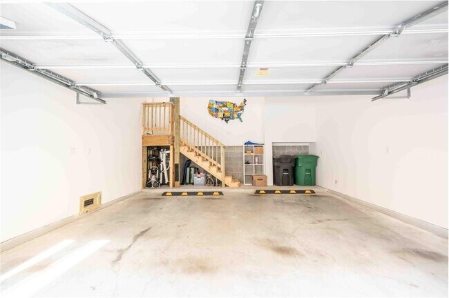 Building Photo - 1038 W 17th St